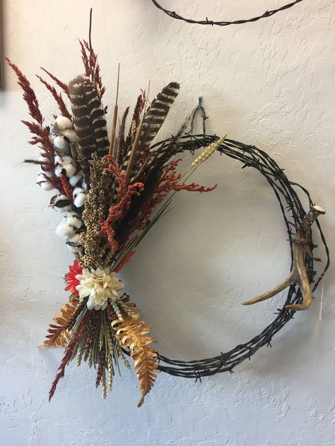 Wreath Old Ranch Barbed Wire Wreath | Etsy Diy Rustic Wreath, Barbed Wire Decor, Barb Wire Crafts, Barbed Wire Wreath, Western Christmas Decorations, Rope Wreath Diy, Western Wreaths, Cow Skull Decor, Antler Wreath