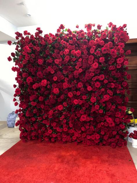 Red Roses Backdrop Decor, Red Round Table Decorations, Red Flower Wall Backdrop, Red Flower Stage Decoration, Rose Theme Wedding Decor, Rose Backdrop Photoshoot, Wedding Rose Wall, Roses On Ceiling, Roses Background Photoshoot