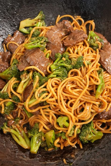 Beef And Broccoli Lo Mein, Broccoli Lo Mein, Broccoli Noodles, Beef And Broccoli Recipe, Lo Mein Recipe, Lo Mein Recipes, Asian Beef, Mapo Tofu, Noodle Dish