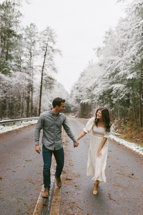 snowy engagement photos Engagement Photo Shoot Outfits, Snowy Engagement Photos, Christmas Engagement Photos, Indoor Engagement Photos, Winter Engagement Photos Outfits, Snow Engagement Photos, Winter Engagement Pictures, Engagement Shoot Outfit, Engagement Picture Outfits