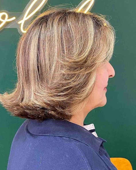 73 Fantastic Short to Medium Layered Haircuts for That In-Between Length Hairstyles With Flipped Out Ends, Flip Up Hairstyles Medium, Flipped Up Hair, Flipped Up Ends Hair, Short Hair Flipped Out Ends, Short Medium Layered Haircuts, Blonde Hair Cuts Medium, Flipped Hair, Bronde Bob