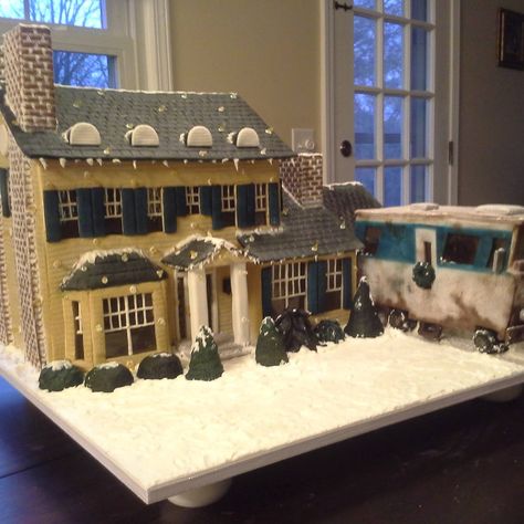 Griswold Gingerbread House, Gingerbread Competition, Colonial Revival House, Gingerbread Ideas, Grove Park Inn, Christmas Projects Diy, Holiday Mood, Colonial Revival, Gingerbread Houses