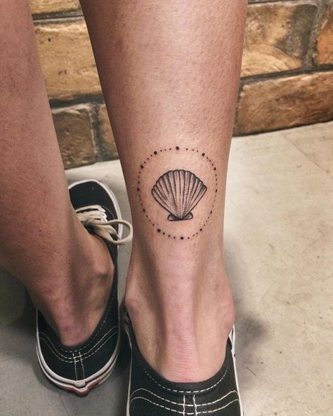 1,870 Likes, 15 Comments - Jacque López ☾ (@mardenanquim) on Instagram: “❤️ #vidadesereia” Camino Tattoo Shells, Camino Tattoos, Camino Tattoo, Back Of Ankle Tattoo, Le Tattoo, Peace Tattoos, Hiking Tattoo, X Tattoo, B Tattoo