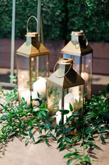 Gold lanterns for wedding. Outdoor Wedding Lantern Decor, Gold Lantern Centerpiece Wedding, Gold Lanterns Wedding, Lantern Decor Outdoor, Lantern Wedding Ceremony, Lantern Wedding Decor, Candle Lanterns Wedding, Wedding Staircase, Wedding Yard