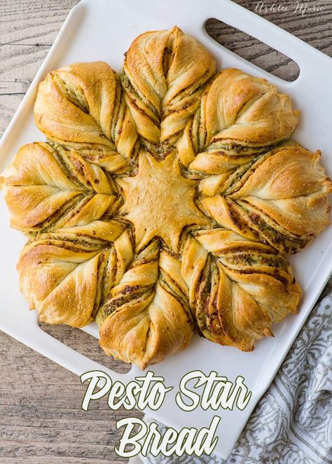 Star Bread Recipe, Gbbo Recipes, Bread Loafs, Tear And Share Bread, Bread Recepies, Thanksgiving Bread, Pesto Bread, Bread Recipe Video, Star Bread