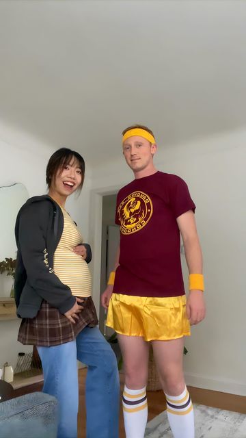 𝐕𝐲 | Fashion & Lifestyle diary on Instagram: "Halloween Couple Costume Ideas for pregnant women 🤰🫶 My husband and I live in Minnesota and while he is a runner, I’m 21 week pregnant. What’s more fitting for a costume than the movie “Juno” 🧡❤️ #juno #junoandpauliebleeker #junomovie #couplehalloweencostume #halloweencostume #couplecostume #halloweencostumeideas #halloween2023" Juno Costume Pregnant, Juno Halloween Costume Couple, Juno Couple Costume, Pregnant Movie Characters, Costume Ideas For Pregnant Women, Juno Halloween Costume, Pregnant Costume Ideas, Cool Couples Costumes, Halloween Costumes Pregnant