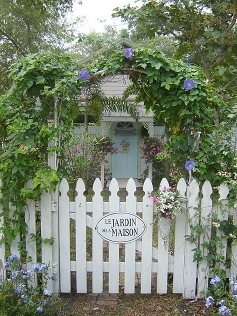 Wooden Garden Fence, Picket Gate, Cottage Front Doors, Garden Gates And Fencing, Garden Gate Design, Picket Fences, Boothbay Harbor, Front Fence, White Fence