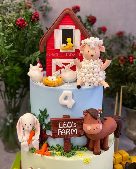 Leo’s Farm ♥️🌿 #burcinbirdane #handmade Farm Cake Ideas, Baby Bear Birthday Party, Barn Birthday Party, Farm Birthday Cakes, Barnyard Cake, Farm Animal Cupcakes, Happy Birthday Animals, Farm Animal Cakes, Animal Birthday Cakes