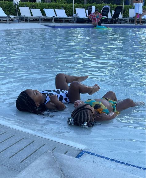 Dream Life Aesthetic Family Black, Mom Goals Black, Mom And Daughter Flicks, Baby Hair Growth, Mom And Daughter Beach Aesthetic, Vacation With Kids, Mom And Baby Beach Aesthetic, Black Motherhood, Cute Family Pictures