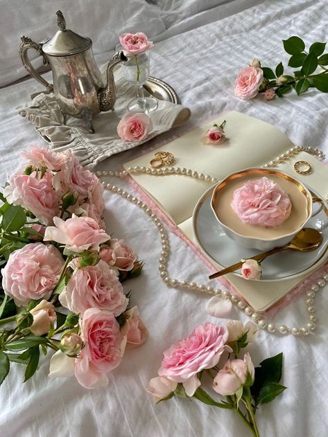 Romantic Academia Aesthetic, Pink Princess Aesthetic, Nothing But Flowers, Pastel Pink Aesthetic, Apple Watch Wallpaper, Pink Girly Things, Beautiful Bouquet Of Flowers, Princess Aesthetic, Beige Aesthetic