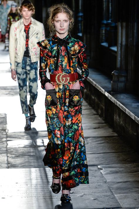 Gucci Resort 2017 Florals Outfits, Resort 2017 Fashion, Fancy Fashion, Gucci Floral, Guccio Gucci, Fashion 2017, Long Dresses, Look Chic, Fashion Addict