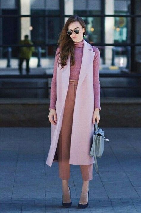 How To Wear A Blazer Like A Millionaire – LLEGANCE Pink Trousers Outfit, Trousers Outfit, Blazer Outfits For Women, Pink Trousers, Business Casual Dresses, Sport Chic, Vest Outfits, Looks Chic, Business Dresses