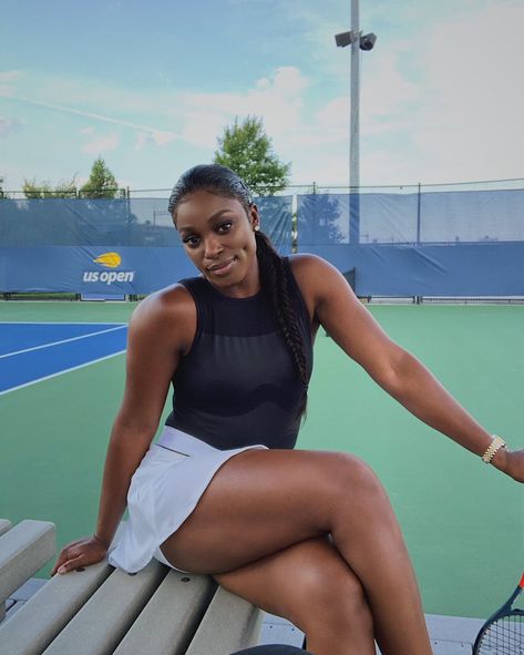 Sloane Stephens Female Tennis Players, Sloane Stephens, Female Tennis, Ladies Tennis, Vintage Black Glamour, Curvy Shorts, Tennis Player, Tennis Players, Sport Girl