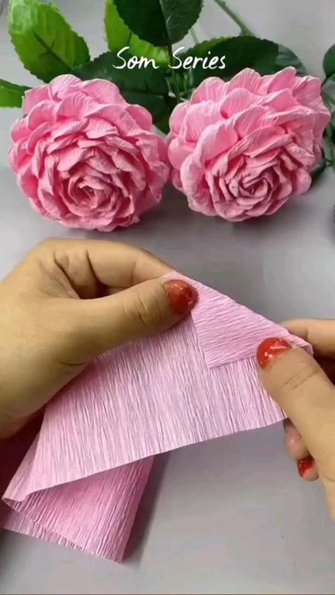 Kids Paper Crafts Easy, Cool Paper Crafts Easy, Diy Flower Template, Egg Box Craft, Paper Crafts Home Decor, Paper Crafts Easy, Homecoming Garter, Diy Flores, Cool Paper Crafts