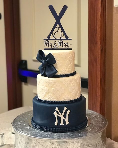 Baseball Wedding Cake, Baseball Wedding Cakes, Yankee Cake, Hershey Lodge, Baseball Wedding, Yankees Fan, Yankees Baseball, Grooms Cake, Ny Yankees