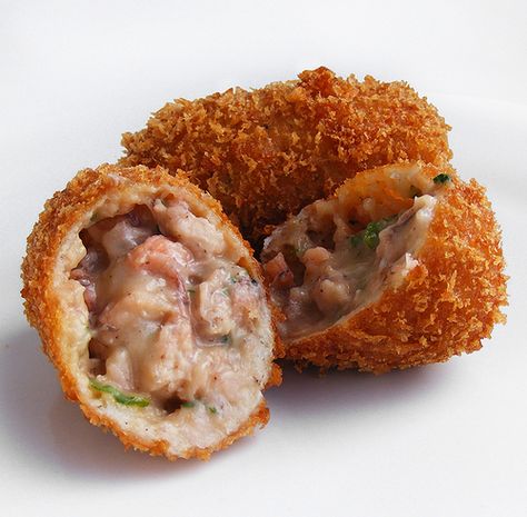 Croquettes of Gray Shrimp A delicious cocktail snack or as an appetizer. Kroketten Recipe, Shrimp Croquettes, Dutch Croquettes, Dutch Recipes, European Food, Delicious Cocktails, How To Cook Shrimp, Croquettes, Appetizers Easy