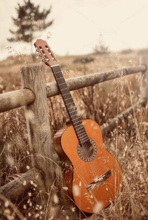 Acoustic Guitar Aesthetic, Guitarist Photography, Aesthetic Guitar, Music Silhouette, Acoustic Guitar Photography, Guitar Aesthetic, Musician Photography, Guitar Photos, Wilde Westen