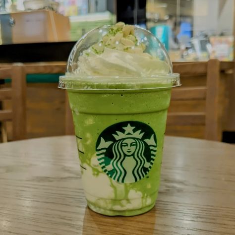 Matcha Frappuccino Starbucks, Matcha Frappuccino, Frappuccino Starbucks, Food Hub, Starbucks Frappuccino, Starbucks Hot, Hot Coffee, Matcha, Coffee Cups