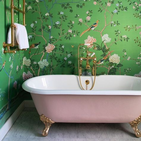 Pink Clawfoot Tub, White Clawfoot Tub, Clawfoot Tub Bathroom, Modern Boho Bathroom, Clawfoot Tubs, Bathroom Green, Tub Bathroom, Gorgeous Bathroom, Boho Bathroom