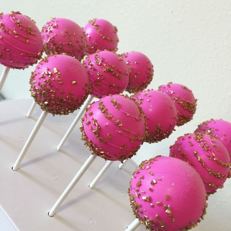 Hot pink and gold cake pops Hot Pink Cake Pops, Hot Pink Quince Cake, Hot Pink And Gold Cake, Neon Pink Cake, White Party Foods, Baby Girl Shower Ideas, Hot Pink Cupcakes, Pink And Gold Cake, Pink Gold Cake