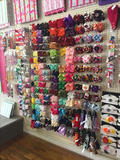 Hair Bow Vendor Booth, Hair Bow Business, Hairbow Ideas, Hair Bow Display, Bow Business, Hair Accessories Display, Hair Bow Instructions, Hair Bow Making, Selling Hair