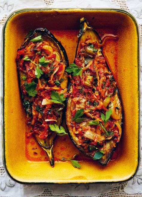 İmam Bayıldı: Gevulde aubergines gegaard in olijfolie | FavorFlav Moussaka Recept, Go For It, Dairy Free Recipes, Free Food, Dairy Free, Van