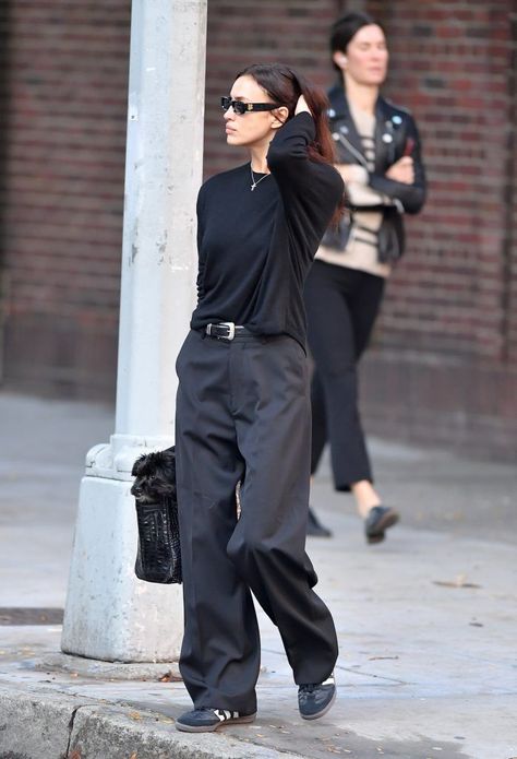 Irina Shayk Carries a Timeless and Very Practical Birkin Bag All Black Celebrity Outfit, Undercover Celebrity Outfit, Black Pants Street Style, 2024 Celebrity Street Style, Black Trousers Outfit Street Style, Celebrity Street Style 2024, Irina Shayk Outfits, Minimal Edgy Style, Celebrity Street Style Winter