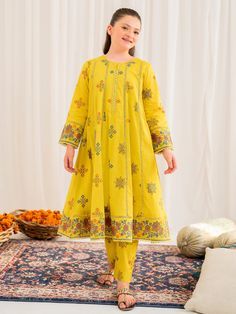 Lawn Frock Design, Designer Suits For Wedding, Pink Sharara, Arab Dress, Shirt Trouser, Kids Frocks Design, Kids Frocks, Baby Frocks Designs, Basic Wear