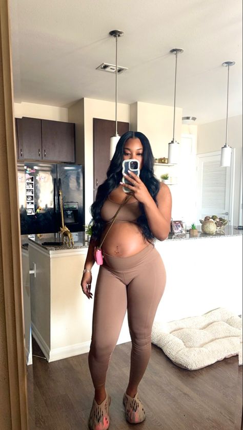 Black Women Pregnancy Outfits, Black Pregnant Belly, Pregnant Outfits Black Women, Pregnancy Black Women, Black Women Pregnant, Pregnancy Outfits Black Women, Maternity Outfits Black Women, Black Pregnant Women, Baddie Pregnancy Outfits