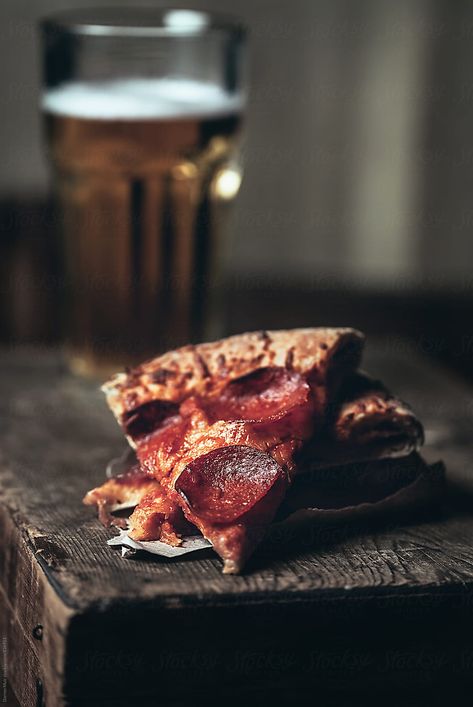 Pizza Photoshoot, Pizza Photography, Pizza Photo, Pizza And Beer, Pizza Ideas, Food Photoshoot, Food Photography Inspiration, Love Pizza, Pizza Slice