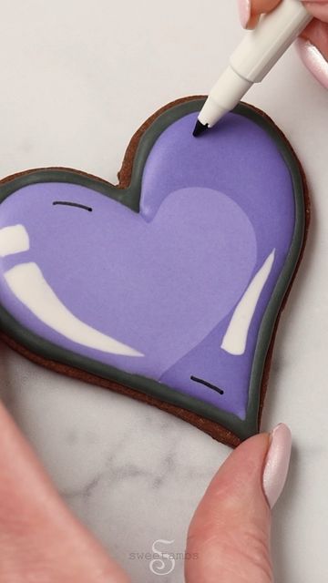 Fun Sugar Cookies Decorated, Heart Shape Cookies Decorated, Royal Icing Hearts Decorating Ideas, Heart Sugar Cookies Royal Icing, Emoji Cookies Decorated, Sugar Cookie Heart Designs, Double Heart Decorated Cookies, Valentine Cookie Sets Royal Icing, Diy Cookies