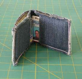 wallet-from-jeans upcycled recycled Denim Jeans DIY Craft Project and Tutorial for re-using denim Diy Denim Wallet, Denim Recycle, Denim Wreaths, Tas Denim, Desain Tote Bag, Denim Wallet, Repurposed Denim, Wallet Tutorial, Blue Jeans Crafts