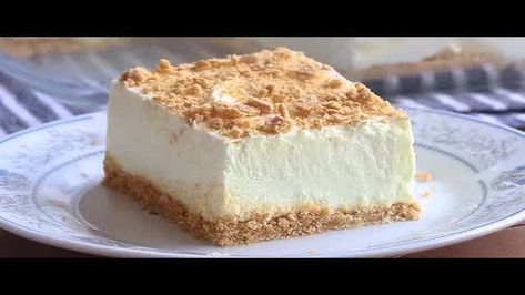 No Bake Banana Split Dessert - Sugar Apron Woolsworth No Bake Cheesecake, Woolworths Famous Icebox Cheesecake, Woolworth Cheesecake Recipe, Refrigerator Desserts, Shakes Healthy, Woolworth Cheesecake, Perfect Cheesecake Recipe, Bake Cheese, Chocolate Oatmeal Bars