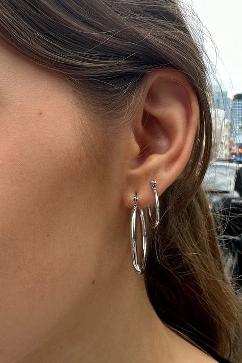 Silver Hoops Aesthetic, Double Hoop Earring, Hoop Earrings Aesthetic, Hoop Earring Set, Pretty Ear Piercings, Double Earrings, Double Piercing, Double Hoop Earrings, Earrings Aesthetic