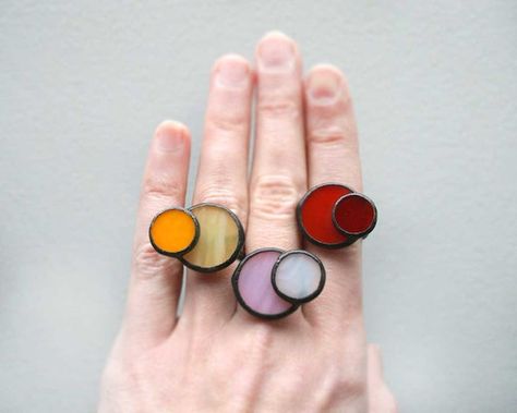 Colorful Ring, Bright Gifts, Modern Stained Glass, Stained Glass Decor, Stained Glass Jewelry, Tiffany Glass, Stained Glass Diy, Stained Glass Crafts, Art Stained