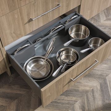 pots in a drawer in the kitchen Omega Cabinetry, Pan Storage, Pot Storage, Pull Out Shelves, Pantry Ideas, Kitchen Organisation, Lid Organizer, Kitchen Pot, Kitchen Cabinet Organization