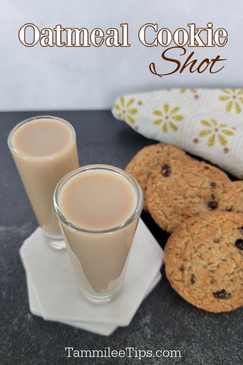 Oatmeal Cookie Drink, Easy Shot Recipes, Cookie Shot, Cookie Shots, Oatmeal Cookies Easy, Cake Shots, Pudding Shots, Cocktail Shots, Easy Oatmeal