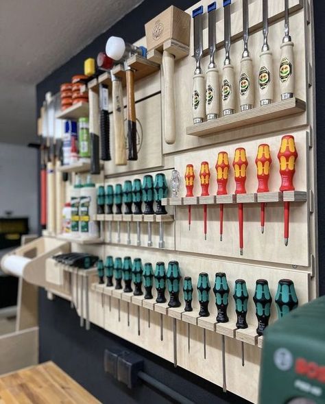 Woodworking is awesome Carpentry Workshop Design, Power Tool Storage Diy, Mechanics Shop Organization, Screw Organization, Tool Shop Organization, Hammer Storage, Carpenter Workshop, Wall Shoe Storage, Tool Wall Storage