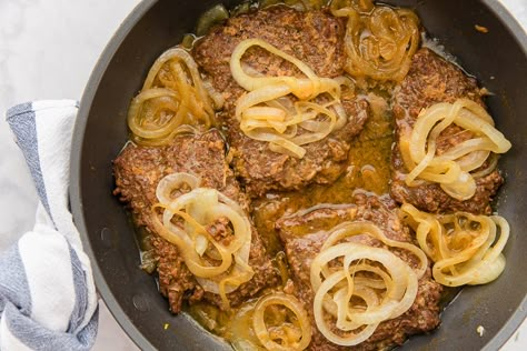 Bistec Recipe, Beef Cube Steak Recipes, Bistek Recipe, Beef Cubed Steak, Steak And Onions, Cube Steak Recipes, Puerto Rican Dishes, Beef Steak Recipes, Steamed White Rice