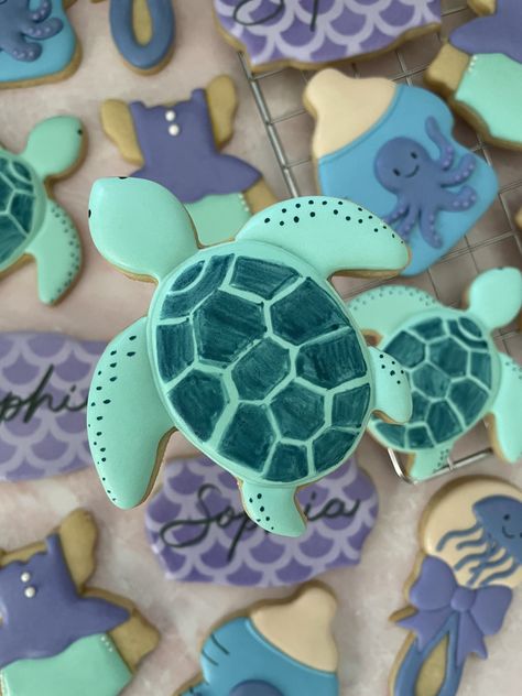 Sea Turtle Cookies Royal Icing, Sea Turtle Cookies Decorated, Turtle Decorated Cookies, Sea Turtle Cookies, Moana Birthday Party Cake, Under The Sea Cookies, Turtle Stuff, Turtle Baby Shower, Beach Cookies