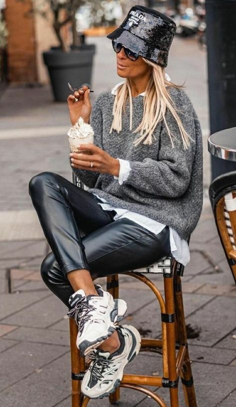 Timeless Fashion Outfit Ideas, Outfit Ideas Winter, Modest Casual Outfits, Fashion Outfit Ideas, Timeless Outfits, Mode Casual, Women's Casual Style, Casual Winter Outfits, Boho Casual