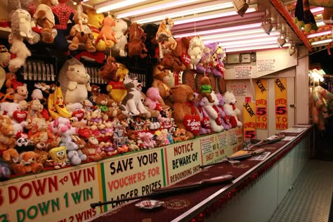 fun fair games Fair Games Aesthetic, Vintage Fair Aesthetic, Carnival Reference, Carnival Games Aesthetic, 80s Carnival, Retro Carnival Aesthetic, Fun Fair Aesthetic, Fun Fair Games, County Fair Games