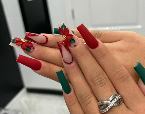 Stiletto Christmas Nails, Christmas Nail Sets, Poinsettia Nails, Unique Christmas Nails, Christmas Acrylic Nail Designs, Red And Green Nails, Navidad Nails, Christmas Nail Designs Acrylic, Nails Xmas