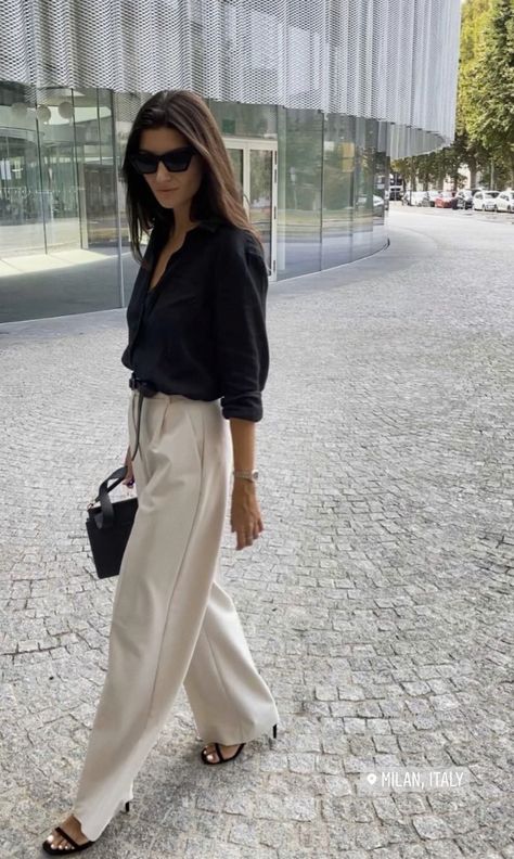 White Pants Outfit, Walking Down The Street, 60 Fashion, Old Money Style, Casual Work Outfits, Quiet Luxury, Looks Chic, 가을 패션, Business Casual Outfits