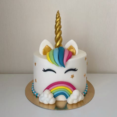 Unicorn Cake Ideas Simple, Unicorn Rainbow Cake Birthday, Unique Unicorn Cake Design, Simple Unicorn Cake Design, Unicorn Cake Easy, Tort Unicorn, Unicorn Pasta, Cute Unicorn Cake, Unicorn Theme Cake