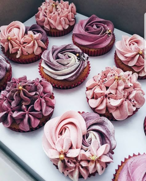 Gorgeous tones of blush & dusty plum for autumn bridal shower! Vday Cupcakes, Piping Rosettes, Soap Piping, Cupcakes Bouquet, Valentines Cupcake, Pastry Decoration, Kawaii Cake, Decorating Cupcakes, Bridal Shower Cupcakes