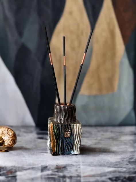 A ceramic diffusers  is a wonderful modern decoration for any room. Its unique design looks luxurious and stylish in any interior, adding an element of exclusivity and uniqueness. The glass inlay emphasizes the luxurious appearance and style of the diffuser, adding even more layers of elegance and sophistication to your decor. This could be a great gift for loved ones who value quality and style. Art Pomegranate, Reed Diffusers, Unique Ceramics, Ceramic Vases, Reed Diffuser, Art Object, Pomegranate, Ukraine, Ceramics