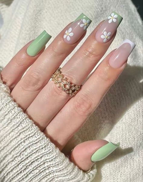 Carcase Iphone, Paznokcie Hello Kitty, Simple Spring Nails, Square Nail Designs, Green Nail Designs, Floral Nail Designs, Floral Nail, Flower Nail Designs, White Nail