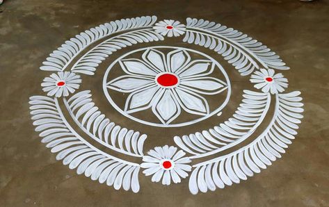 White Paint Rangoli, Paint Rangoli Designs, Rangoli Designs White, Paint Rangoli, Rangoli Designs Border, Rangoli Big, Small Henna Designs, Very Easy Rangoli Designs, Rangoli Designs Photos