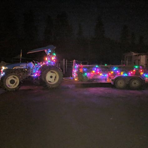 Christmas Hayride Ideas, Christmas Hayride, Hay Ride Ideas, Hayride Ideas, Hay Ride, Camping Christmas, German Christmas Markets, Christmas Blocks, Market Ideas